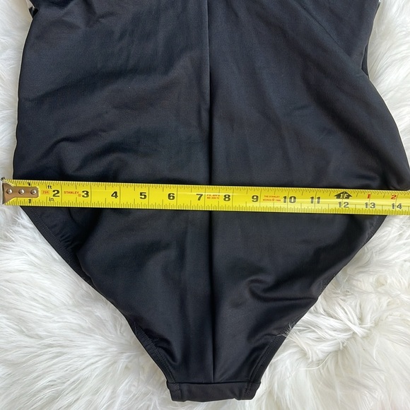 NWOT MAGICSUIT Dream State Bindy One Piece Swimsuit Black/White Slimming Size 10 - Picture 8 of 16